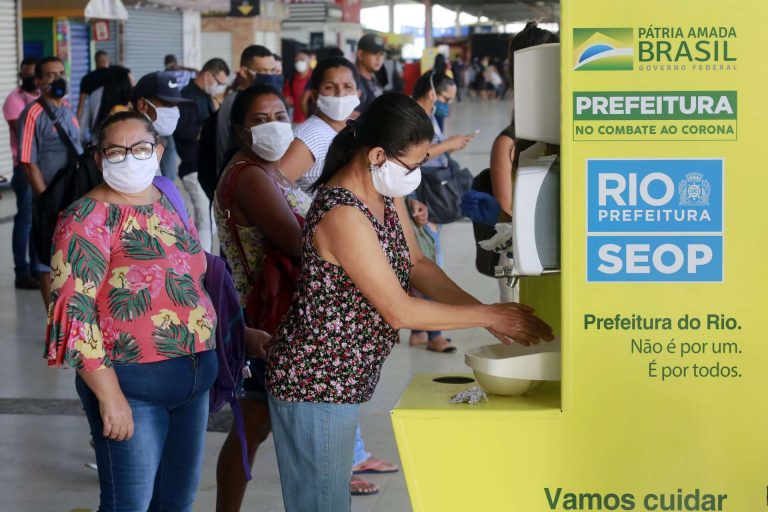 Recomendação é usar máscara se tiver que sair à rua. Foto: Marcos de Paula / Prefeitura do Rio