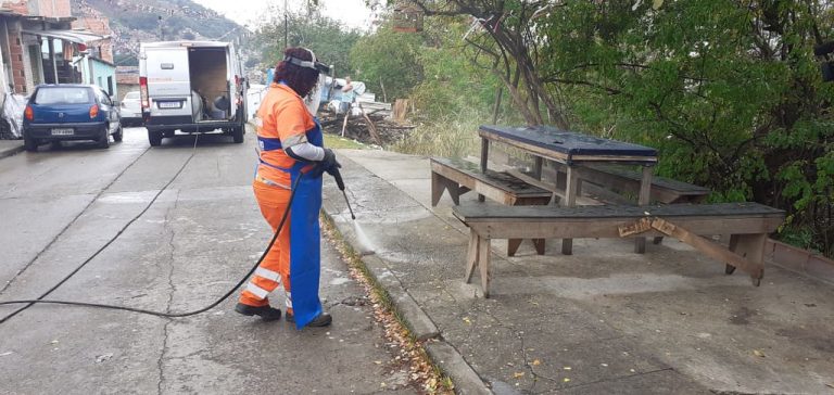 Comlurb já realizou trabalho de lavagem com água de reuso e detergente neutro e hipoclorito em todas as 633 comunidades da cidade