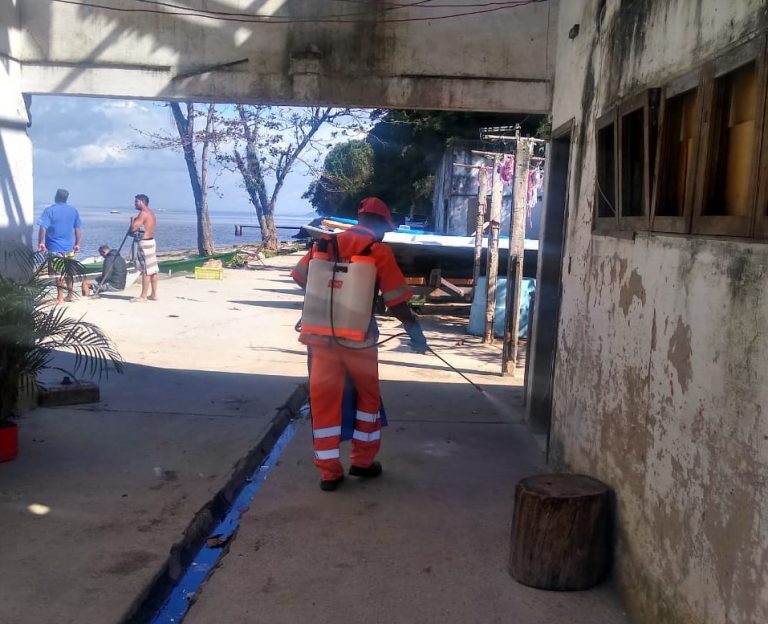 Comlurb já realizou trabalho de lavagem com água de reuso e detergente neutro e hipoclorito em todas as 633 comunidades da cidade. Crédito: Divulgação/Comlurb